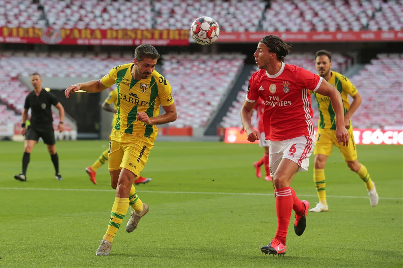 Benfica destrona al Porto con un empate frente al Tondela