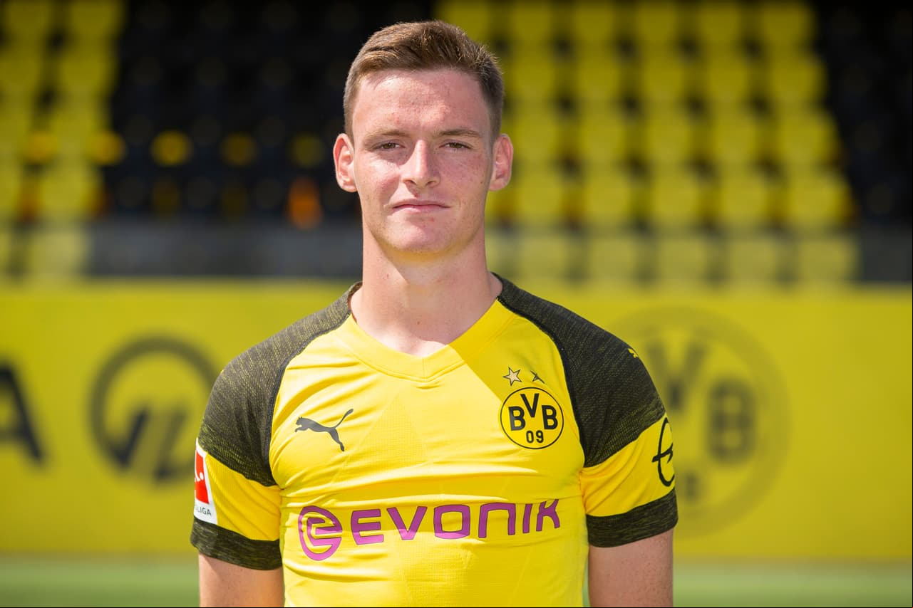Sergio Gómez fue uno de los mejores jugadores del pasado Europeo Sub-19 pero le fue arrebatado al Barça por parte del Borussia Dortmund.