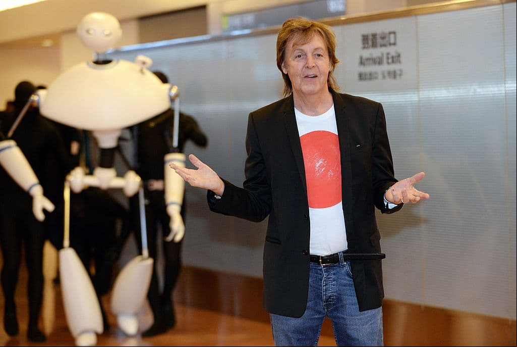 8. Paul McCartney - $1.2 mil millones de dólares