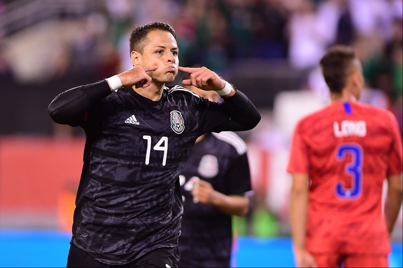 Con goles de Chicharito Hernández, Érick Gutiérrez y Uriel Antuna, México vence 3-0 al equipo de las barras y las estrellas; Orozco atajó un penal.