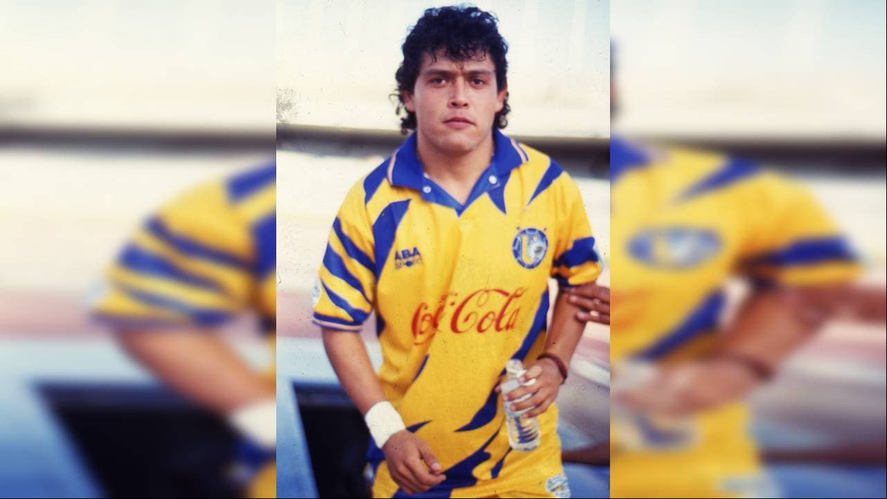 Javier 'el Pastor' Lozano, con mucha técnico y un pie muy educado, suplió con la elegancia su robustés. ¿Por qué le habrán apodado 'el Pastor'?