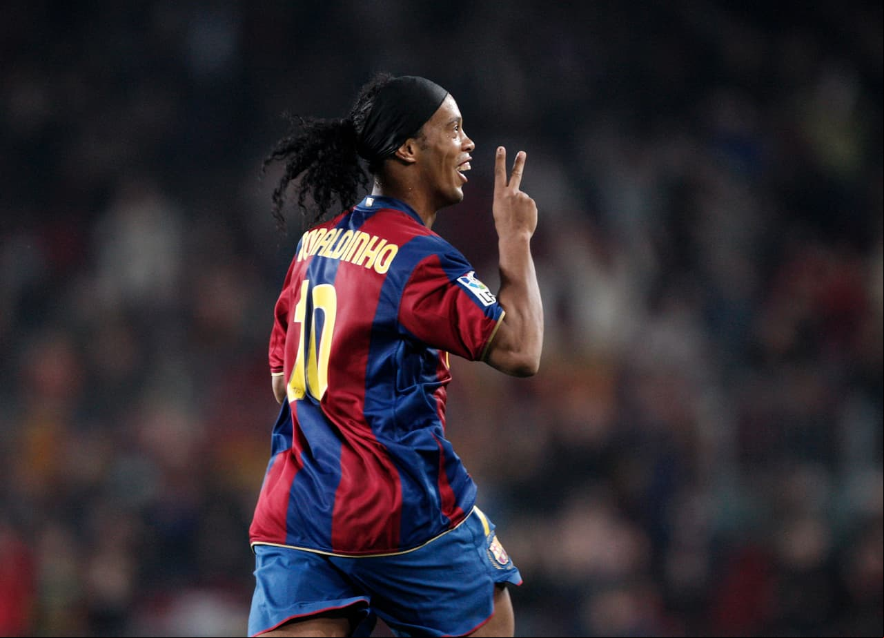 <b>Ronaldinho:</b> la fantasía era la carta de presentación de Dinho en cada partido que disputó, por lo cual es un 
<b>maestro de la magia</b>. Su facilidad para hacer trucos con la pelota, pero no solo para burlar rivales sino para ganar partidos y campeonatos, lo convierten en el mejor de la materia.
