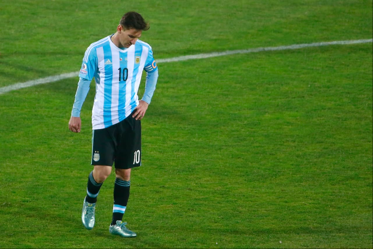 Pero la falta de regularidad en la zona baja no es la única situación que padece Argentina, ya que por supuesto lo que más le ha afectado al conjunto del Cono Sur es la ausencia de Lionel Messi desde su lesión con el Barcelona.