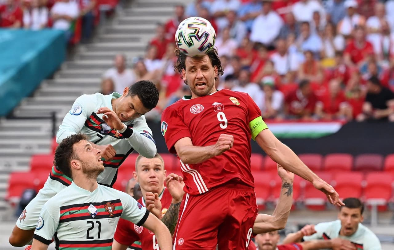 Portugal salva el resultado y derrota a Hungría 3-0 durante el partido del Grupo F en la Euro 2020. La primera parte del partido empataban a cero, pero Raphael Guerreiro ponía el primer tanto al minuto 84 y Cristiano Ronaldo se encargó de cerrar el partido con doblete, sumando los primeros tres puntos para los lusos.