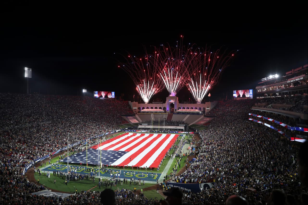 Los Angeles Rams 
<b>17-7</b> Chicago Bears