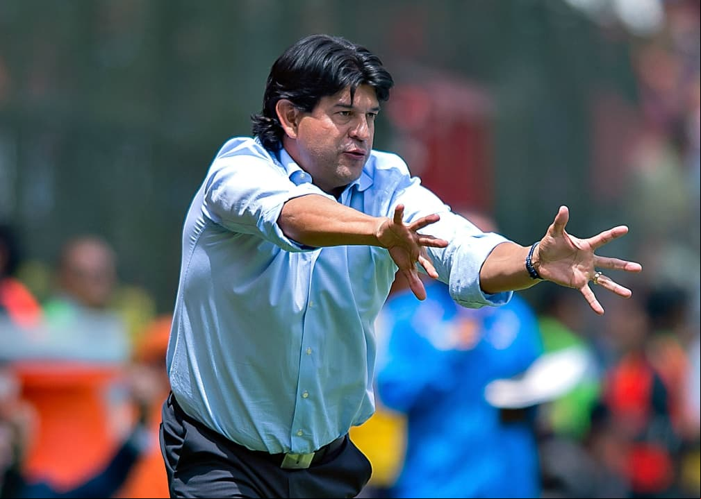 Cardozo molesto con el arbitraje ante Chivas