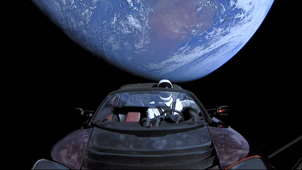 Su nueva empresa de cohetes, SpaceX, ha superado a Boeing y a otros para poseer el futuro espacial de Estados Unidos.