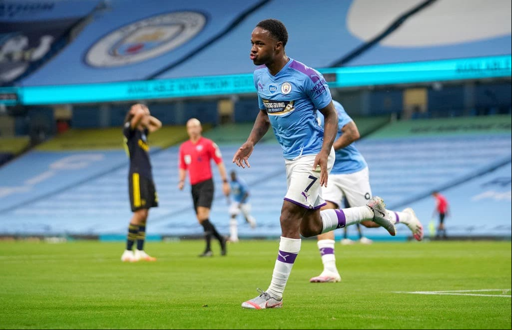 Tras el error de David Luiz, Raheem Sterling no lo perdona y se abre el marcador en el Etihad Stadium.