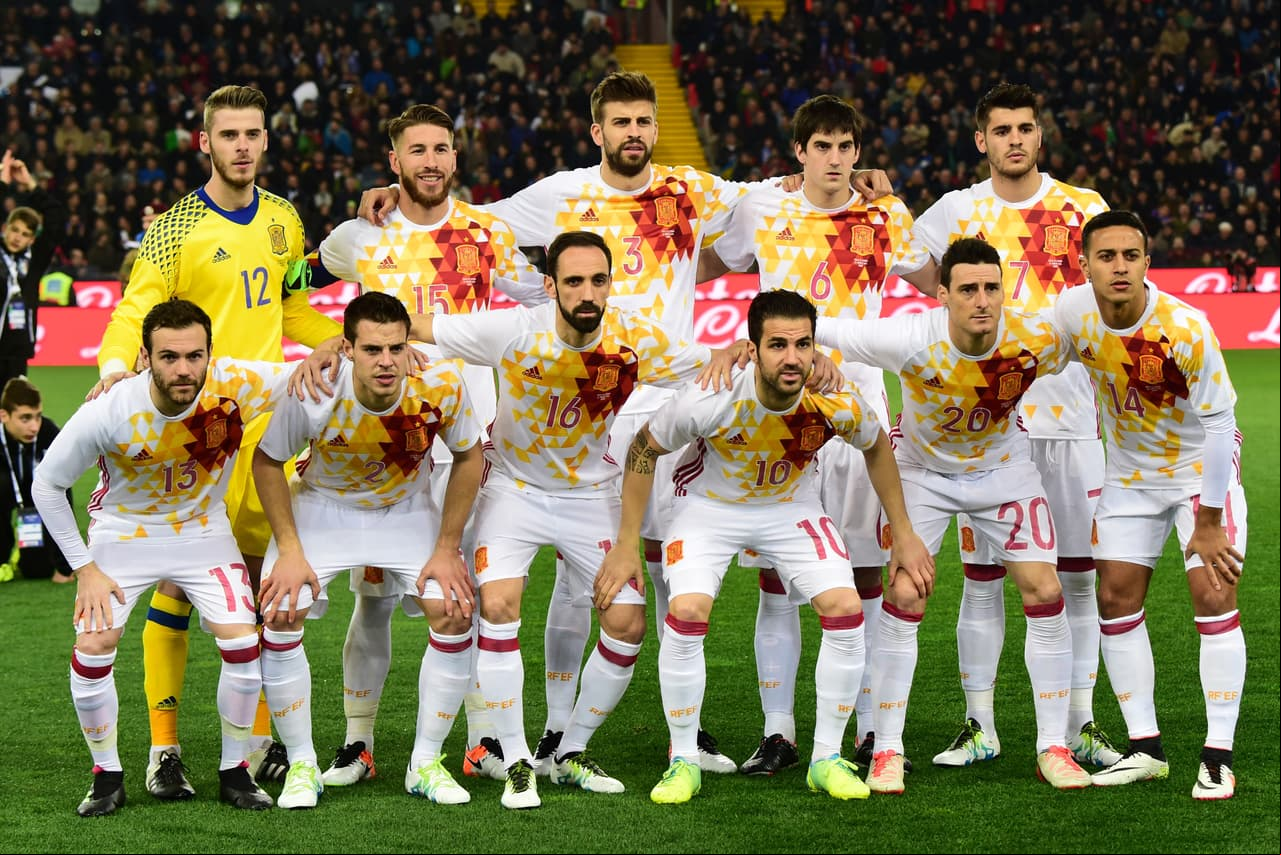 La selección de España de Vicente del Bosque se presentó en suelo transalpino con un cuadro plagado de jóvenes donde llamó la atención la titularidad de David de Gea por encima de Casillas así como la alineación de inicio de Juanfran, San José y Aduriz.