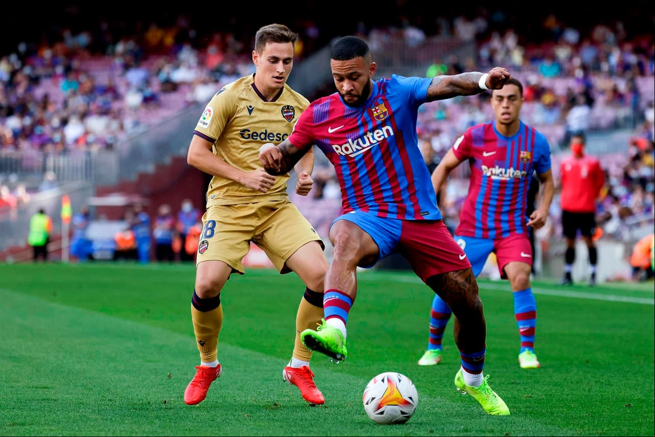 Barcelona derrota 3-0 al Levante con goles de Memphis Depay de penalti, Luuk de Jong y Ansu Fati, quien estuvo 10 meses fuera por lesión, regresó a las canchas, durante la Jornada 7 en La Liga.