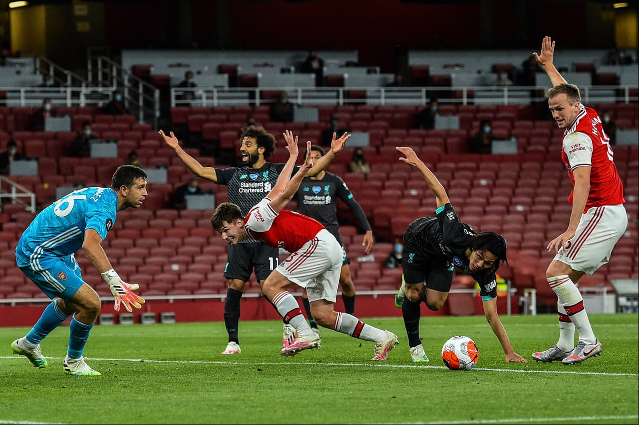 Hacia el final del partido Arsenal buscaba cuidar el resultado agregando elementos a la defensa, mientras que Jurgen Klopp metía más jugadores al ataque.