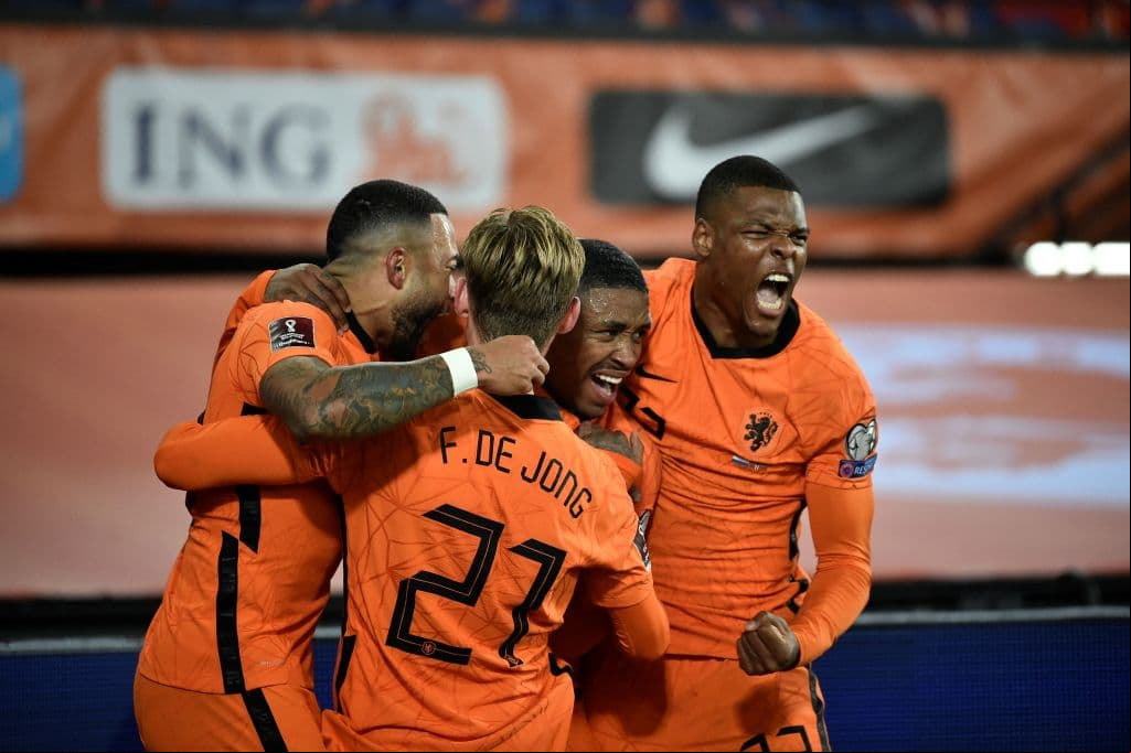 Países Bajos se califica al Mundial de Qatar tras vencer 2-0 a Noruega, quien queda fuera de toda posibilidad. Turquía buscará un boleto vía repechaje tras salir victorios sobre Montenegro.