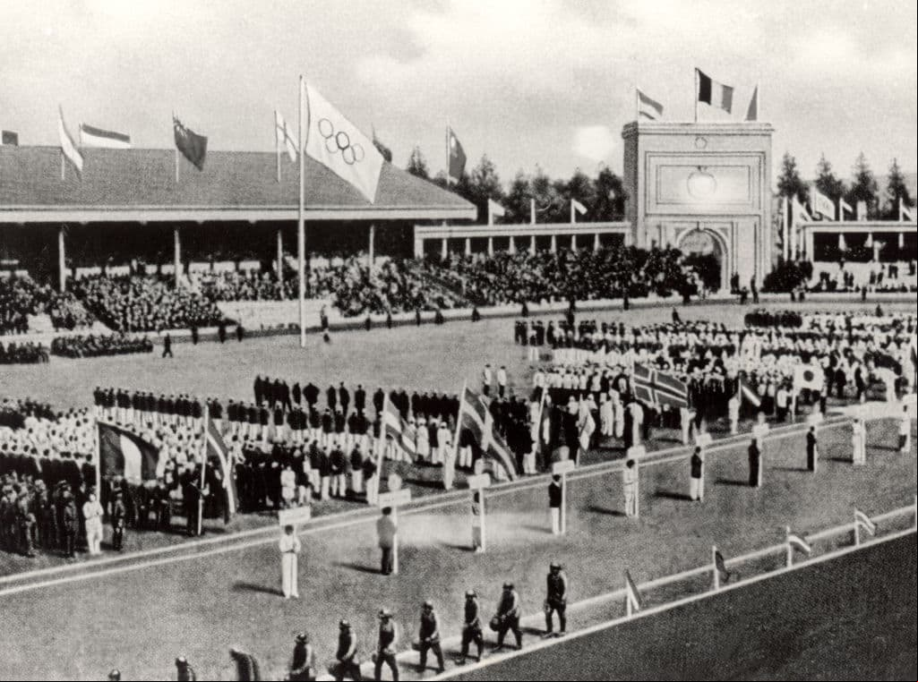 En 1916, Berlín sería la sede los Juegos Olímpicos, pero la Primera Guerra Mundial, impidió su realización y fueron cancelados.