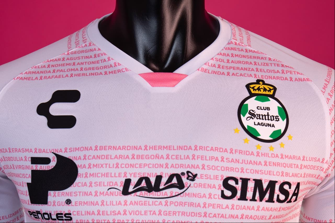 Atlas y Santos presente unos hermosos jerseys de edición especial para apoyar a la lucha frente al Cáncer de Mama en México.