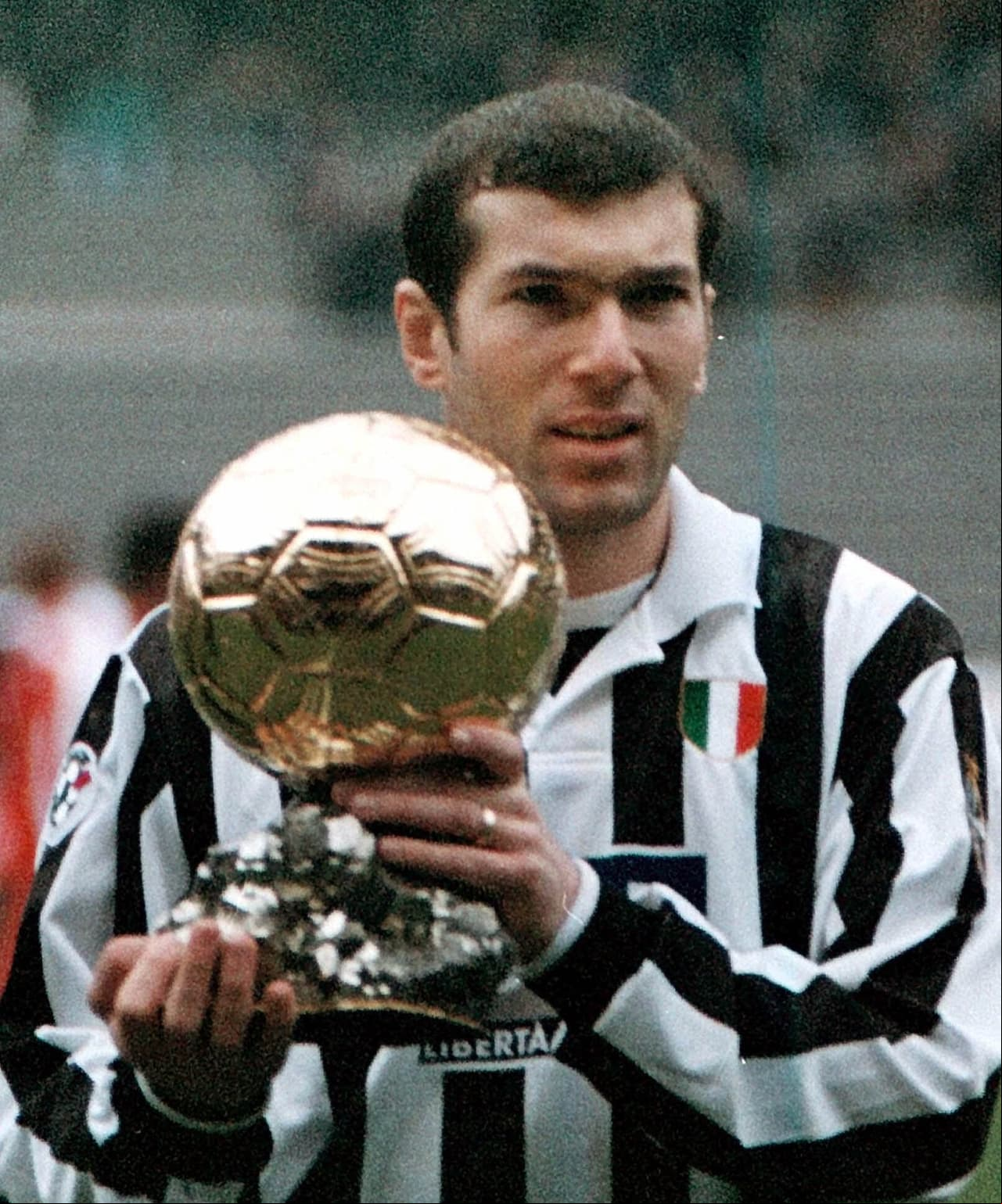 Enamoró a Italia con su calidad y elegancia con la pelota. Con la Juventus ganó el Balón de Oro, pero se le negó la Champions League.