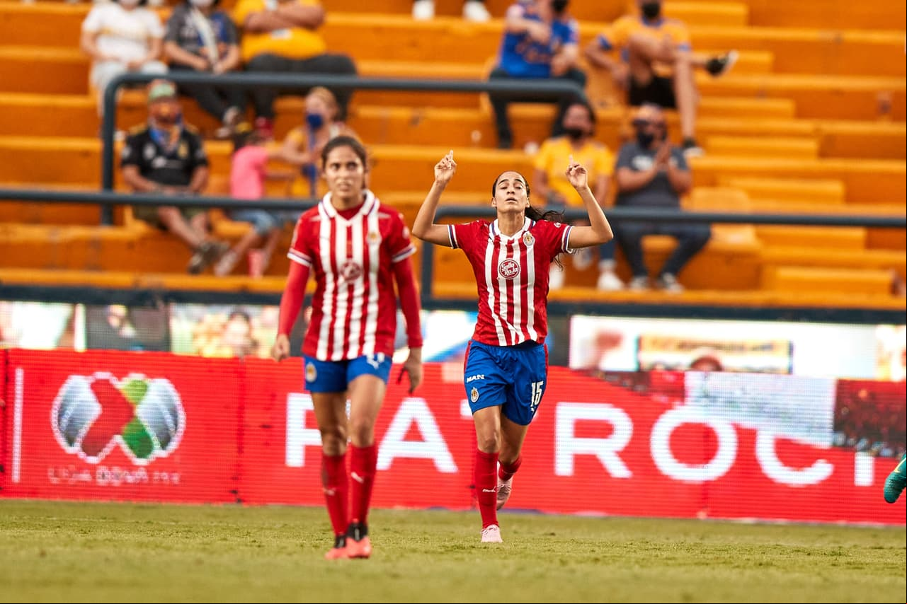 Tigres no dio oportunidad a las Chivas para reaccionar y con un contundente triunfo en la vuelta consiguió el bicampeonato.