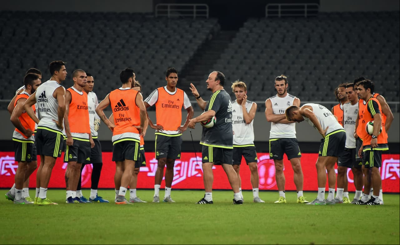 El español Rafael Benítez también sufrió durante su presencia en el Real Madrid. Se cuenta que los jugadores no estaban de acuerdo con el estilo defensivo del técnico, que fue campeón antes con Valencia y Liverpool. Incluso, algunos dicen que muchos jugadores se reían a sus espaldas.