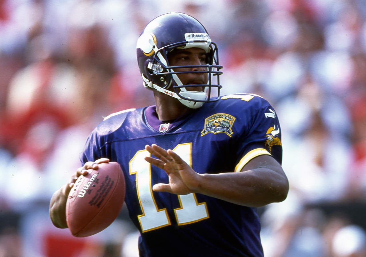 <b>Daunte Culpepper | QB ex Minnesota Vikings </b>
<br>
<br>
<b>Draft de béisbol:</b> Fue seleccionado como jardinero en la ronda 26 por los New York Yankees al salir de la preparatoria en 1995. 
<br>
<br>
<b>Draft de la NFL:</b> Fue la selección número 11 en el Draft 1999, por los Minnesota Vikings. 
<br>
<br>
<b>Recuento:</b> Culpepper, quien también jugó basquetbol en Ocala (Florida) Vanguard High, tuvo una famosa carrera en el fútbol americano universitario en Florida Central, y luego colocó algunas cifras enormes para los Vikings durante algunas temporadas (2000-04).