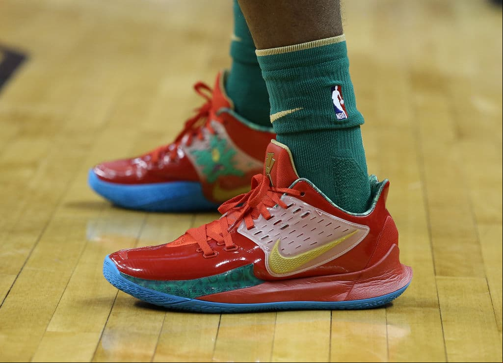 Los jugadores de la NBA juegan con tenis que han marcado una tendencia en la moda, disfruta los diseños más llamativos.