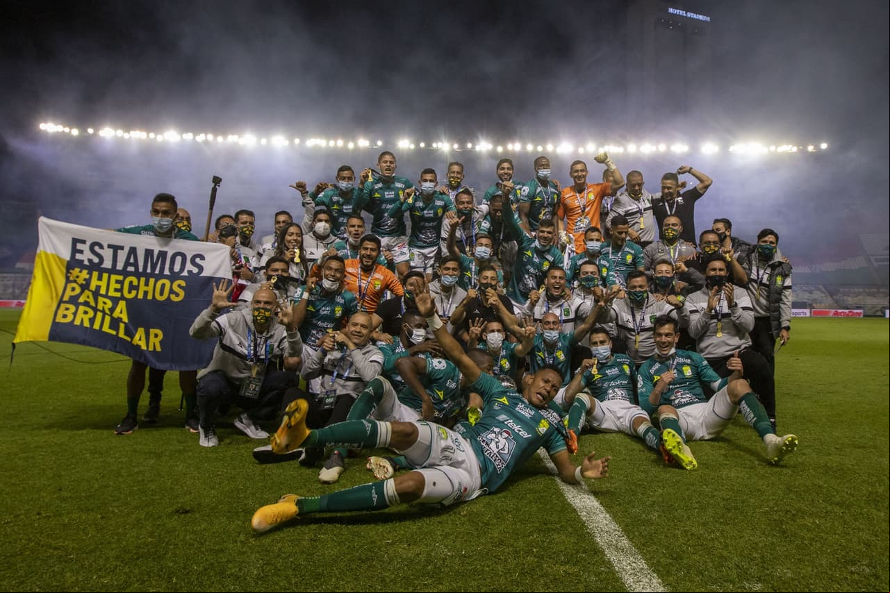 Así celebra León su nuevo campeonato del futbol mexicano en el estadio Nou Camp.