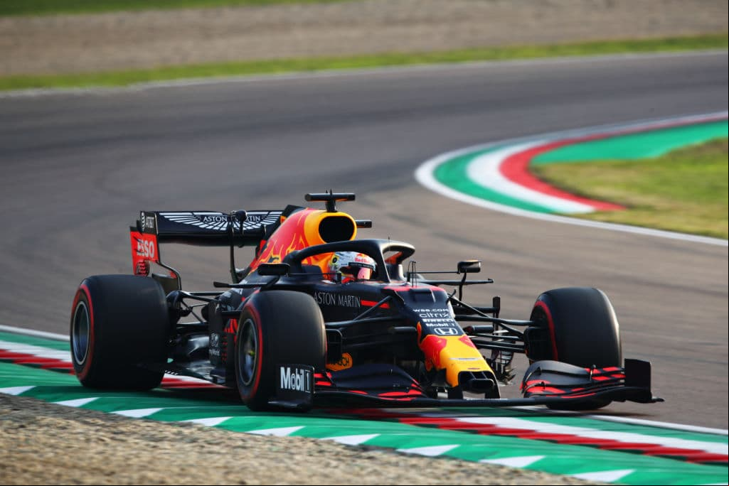 Verstappen | Bottas, Hamilton, Verstappen, Gasly, Ricciardo, Albon, Leclerc, Kvyat, Norris y Sainz, completan los primeros diez de la parrilla. Sergio Pérez iniciará como decimoprimero y su coequipero, Stroll, arrancará decimoquinto.