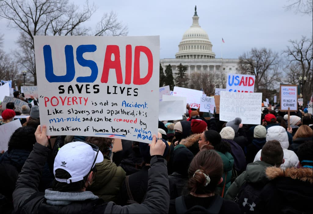 Juez federal bloquea indefinidamente el cierre de USAID y afirma que es probable que se violó la Constitución