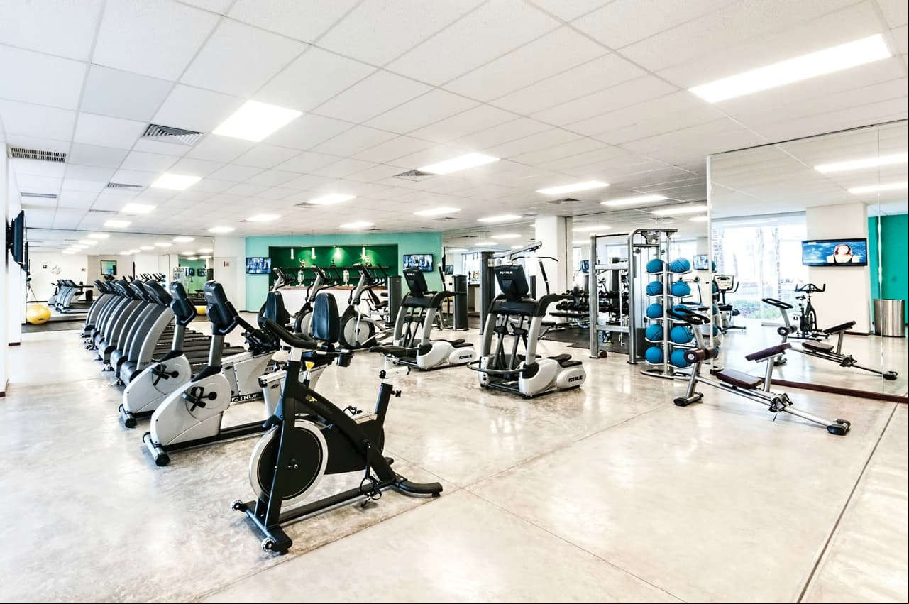 Un espacioso gimnasio para que no haya pretextos para no mantener la figura.
