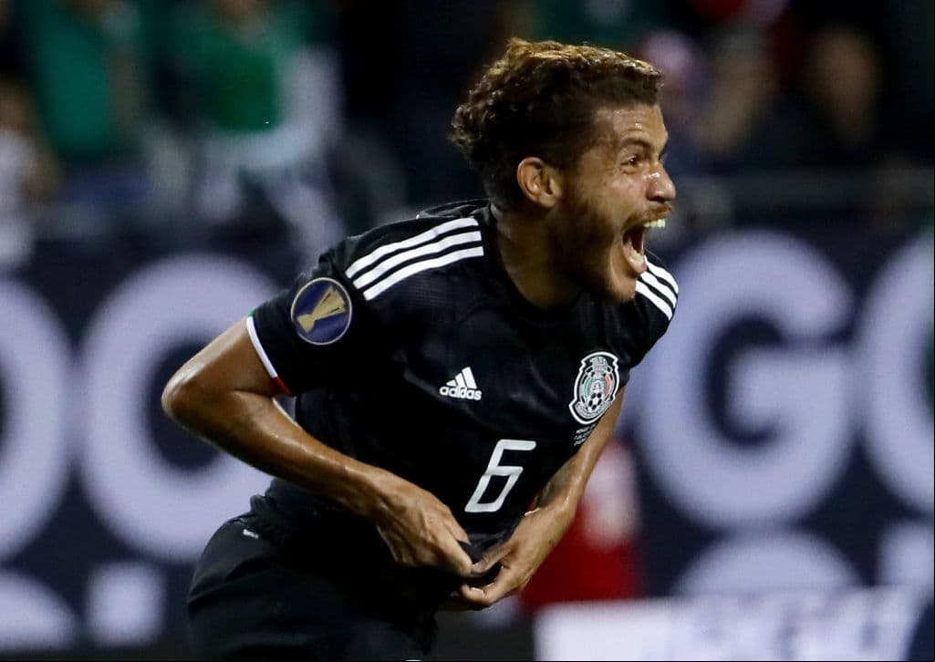 Jona es fan del América, aunque también ha declarado sentir cariño por Rayados de Monterrey.