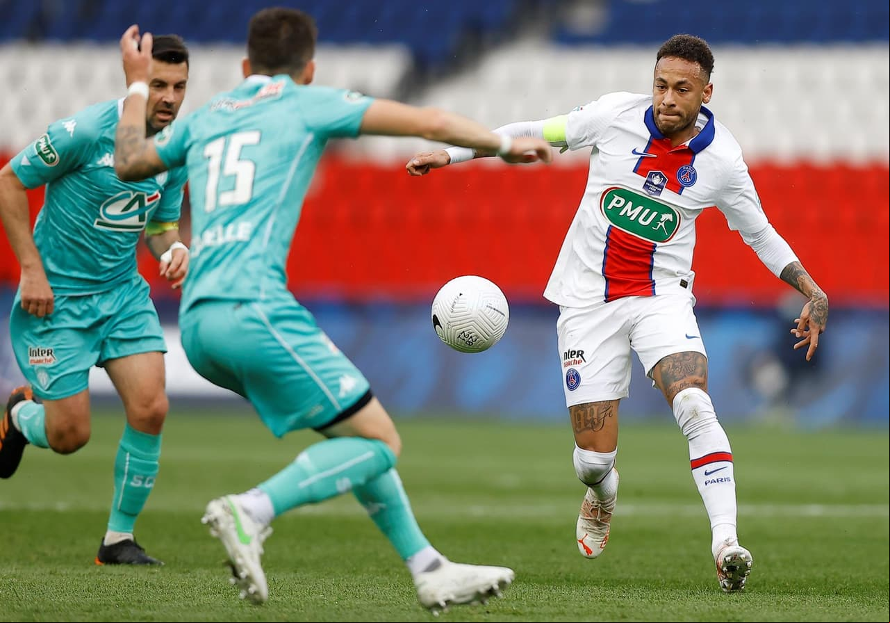 Paris Saint-Germain aplasta al Angers durante los Cuartos de Final de la Copa de Francia. Mauro Icardi se lució durante el partido, pues hizo un hat-trick. Le siguió un autogol por parte de Vincent Manceau al minuto 23, y Neymar sumó un tanto al minuto 65, dandole el pase a las Semifinales al equipo parisino con marcador de 5-0.