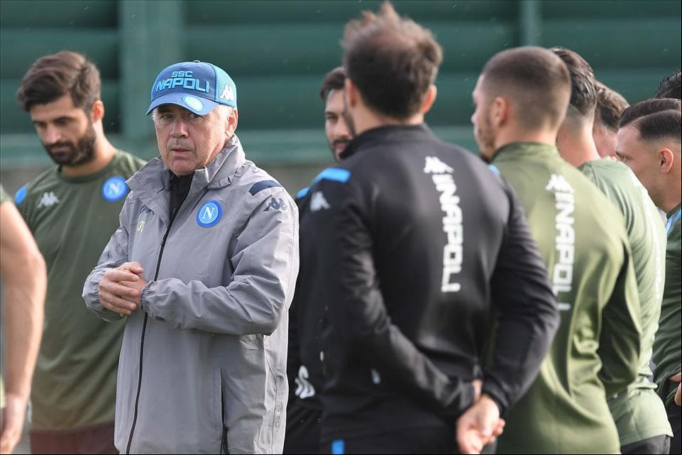 El dueño del equipo, Aurelio De Laurentiis quería a los jugadores ‘encerrados’ en su lugar de entrenamiento.