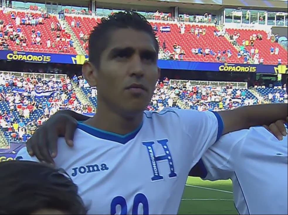 20 Jorge Claros - Otro que corrió la milla en el medio campo catracho. Tuvo algún chance que no clarificó. 7
