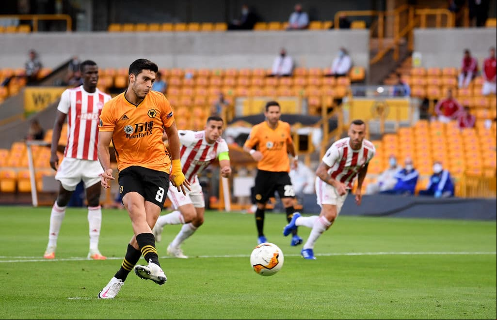 Raúl Alonso Jiménez y el Wolveramton derrotaron al Olympiacos y accedieron a los cuartos de final de la Europa League.