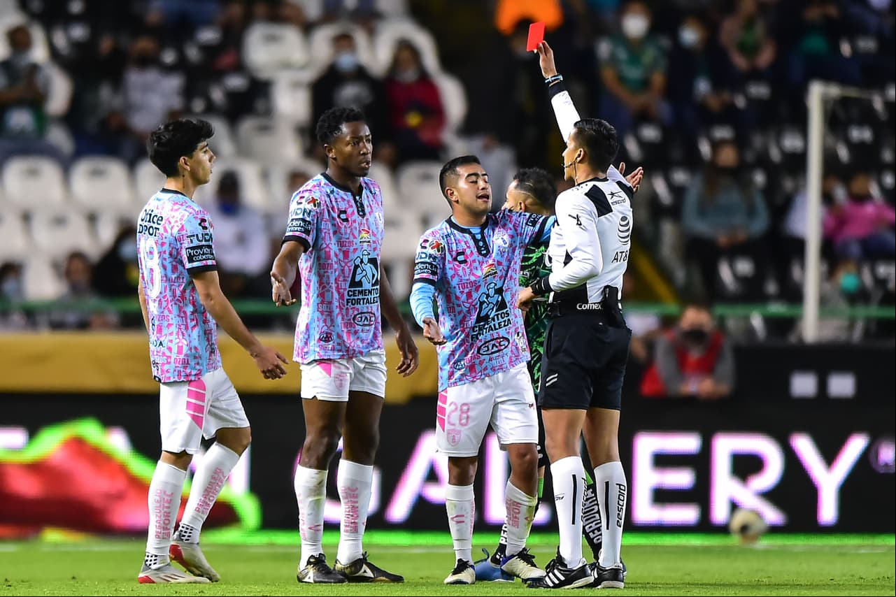 León logro su primera victoria del campeonato ante un Pachuca que marchaba con pase perfecto bajo el mando de Guillermo Almada.