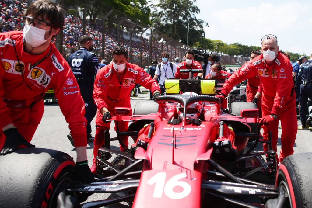 Lewis Hamilton se lleva el Gran Premio de Brasil de la Formula 1, dejando a Max Verstappen en segunda posición y Valtteri Bottas en tercero, logrando el 1-2 para Mercedes Benz; el piloto mexicano Sergio Pérez quedó en cuarta posición.