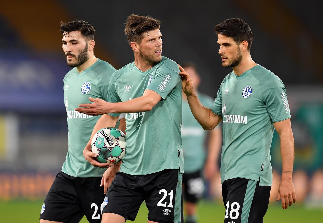 Arminia gana por la mínima ante el Schalke 04 durante la Jornada 30 de la Bundesliga. Fabian Klos le dio la victoria a su equipo al minuto 50 y, con este resultado, los 'mineros' descienden a segunda division del futbol alemán.