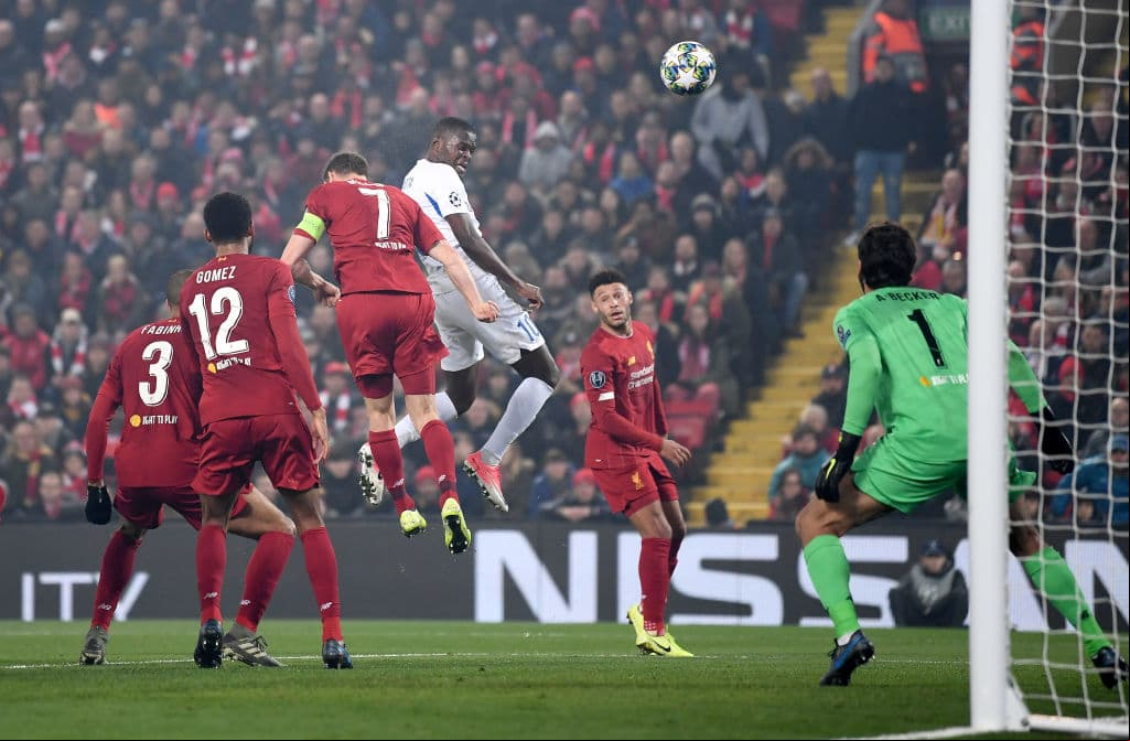Con goles de Chamberlain y Wijnaldum, el Liverppol gana y se pone como líder del grupo E.-