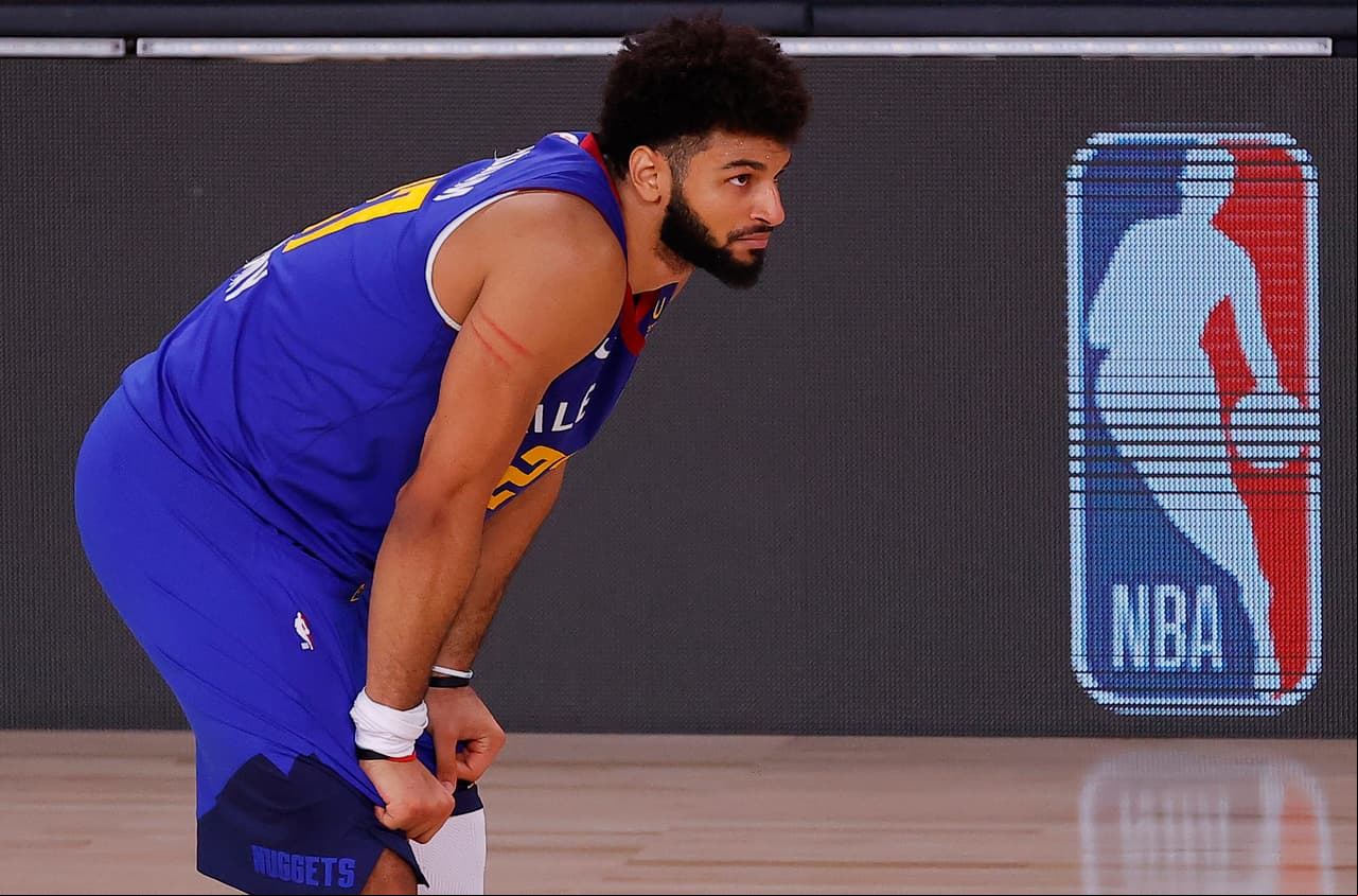 Esto lo convierte en el cuarto jugador de la historia de la NBA en conseguir dos partidos de 50 puntos en la misma serie.