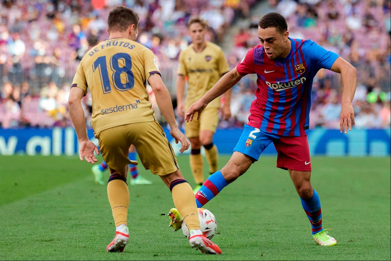 Barcelona derrota 3-0 al Levante con goles de Memphis Depay de penalti, Luuk de Jong y Ansu Fati, quien estuvo 10 meses fuera por lesión, regresó a las canchas, durante la Jornada 7 en La Liga.