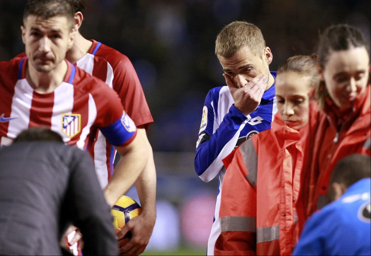 Indudablemente el más afectado era Álex Bergatiños pues seguramente pasaba por su cabeza una tragedia que había provocado al ir a buscar un balón dividido aéreo con fuerza desmedida.