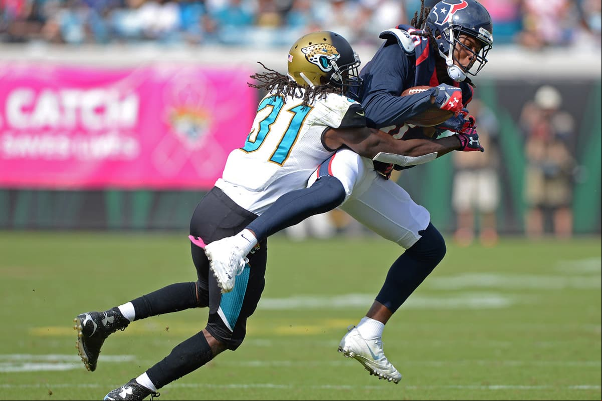Hopkins es el primer jugador en la historia de la NFL con al menos nueve recepciones y 145 yardas en recepciones en tres juegos consecutivos.