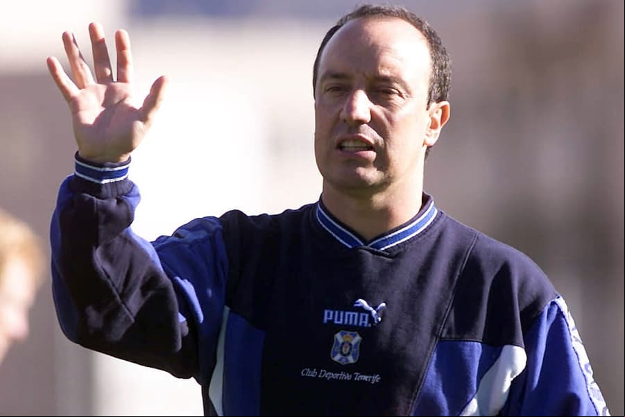 <b>Tenerife</b> - Rafa estuvo en el Tenerife en sus inicios como director técnico de 2000 a 2001. Con los de segunda división dirigió 43 partidos en los donde consiguió 23 victorias 12 derrotas y 11 empates.