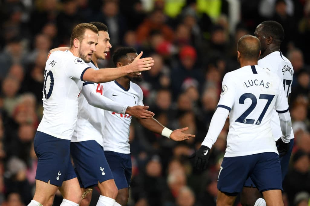 Con doblete de Marcus Rashford al 6 y al 49, Manchester United se impone en casa 2-1 al Tottenham.