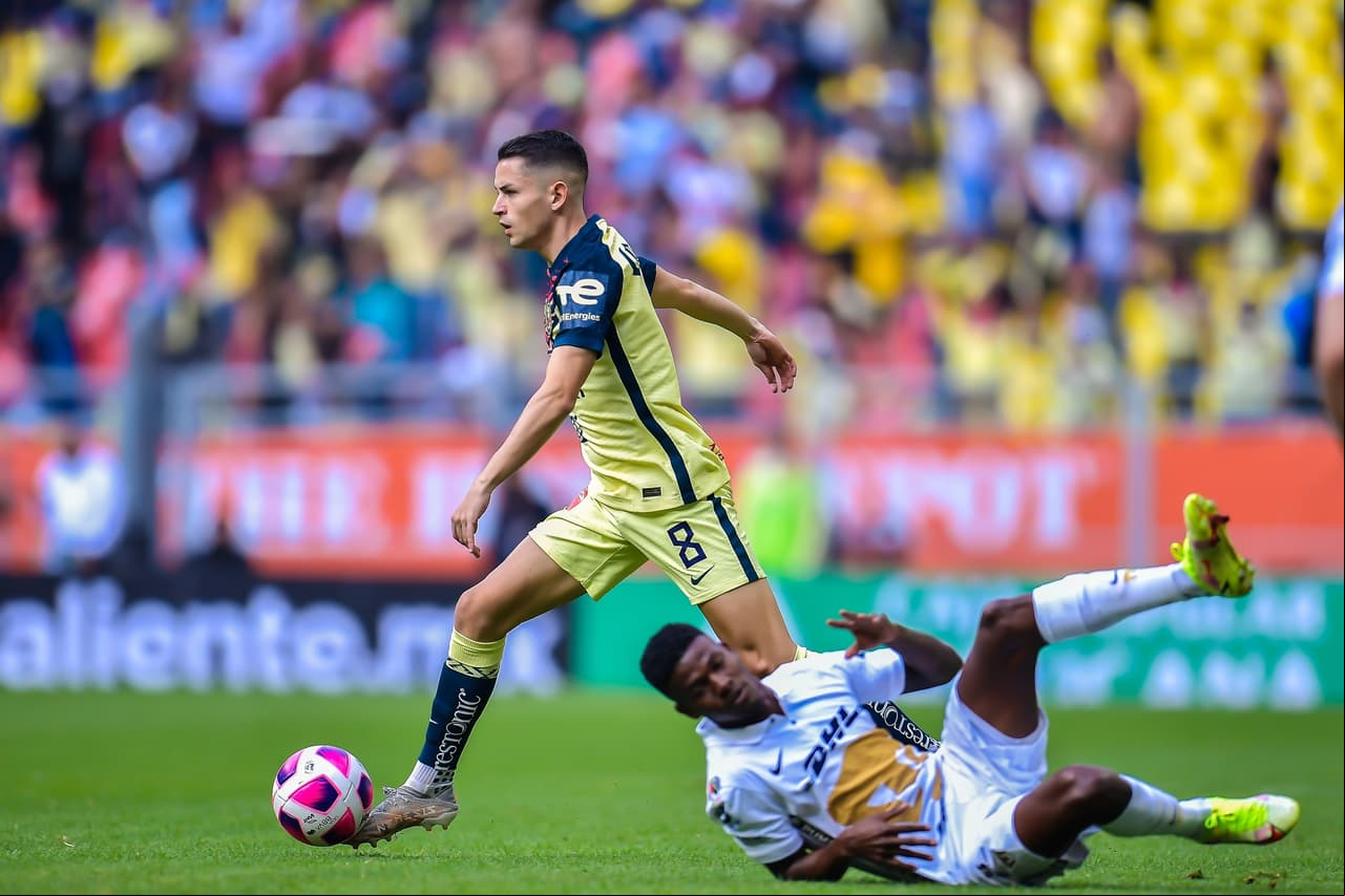 América recuperó el liderato a costa de unos Pumas que cometieron errores costosos y generaron poco en ataque.