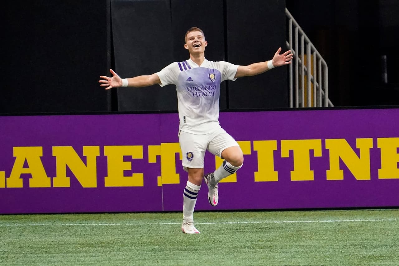 DELANTERO - Chris Mueller (Orlando City SC)