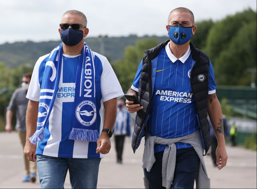 Los espectadores tuvieron que permanecer separados durante todo el encuentro para respetar la sana distancia. Al final de la temporada 2020-2021 los inmuebles podrían ser ocupados en su totalidad. El partido terminó empatado a un gol.