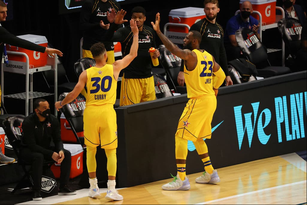 Giannis Antetokounmpo y Damien Lillard llevan al Team LeBron de la mano para vencer 170-150 a los del Team Durant.