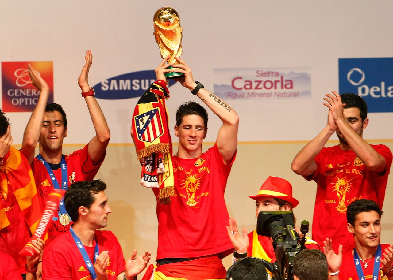 A eso, el delantero sumó el momento más grande de su carrera con el título del Mundial de Sudáfrica 2010 con España.