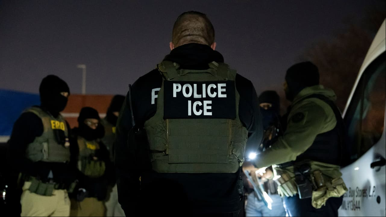 Texas considera una ley que obligaría a policías locales cooperar con ICE