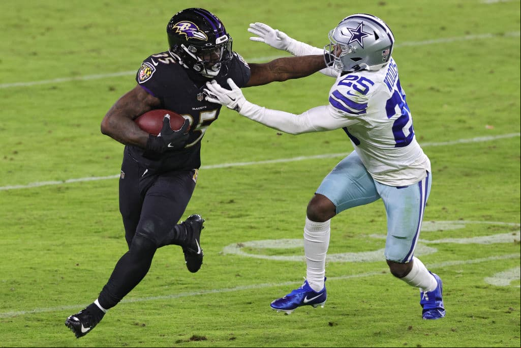 Lamar Jackson regresa luego de haber tenido covid-19 y comanda la victoria 17-34 sobre los dallas Cowboys.