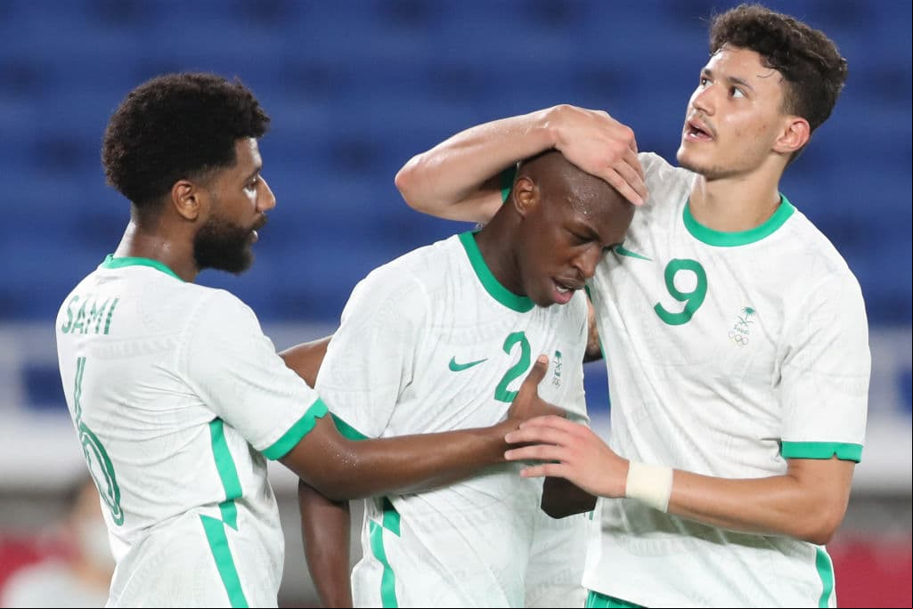 Alemania se impone 3-2 a Arabia Saudita aún con 10 hombres en la cancha y logra sacudirse el mal inicio en Tokio 2020. Amiri (11'), Ache (43') y Uduokhai (75') le dieron la victoria a la escuadra alemana, mientras que para los árabes, Al Najei hizo doblete.